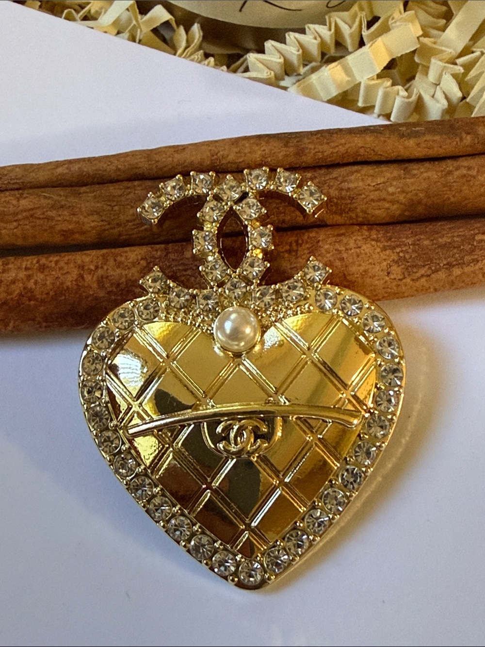 Fashion Jewelry Gold Heart Brooch with Crystal Accents